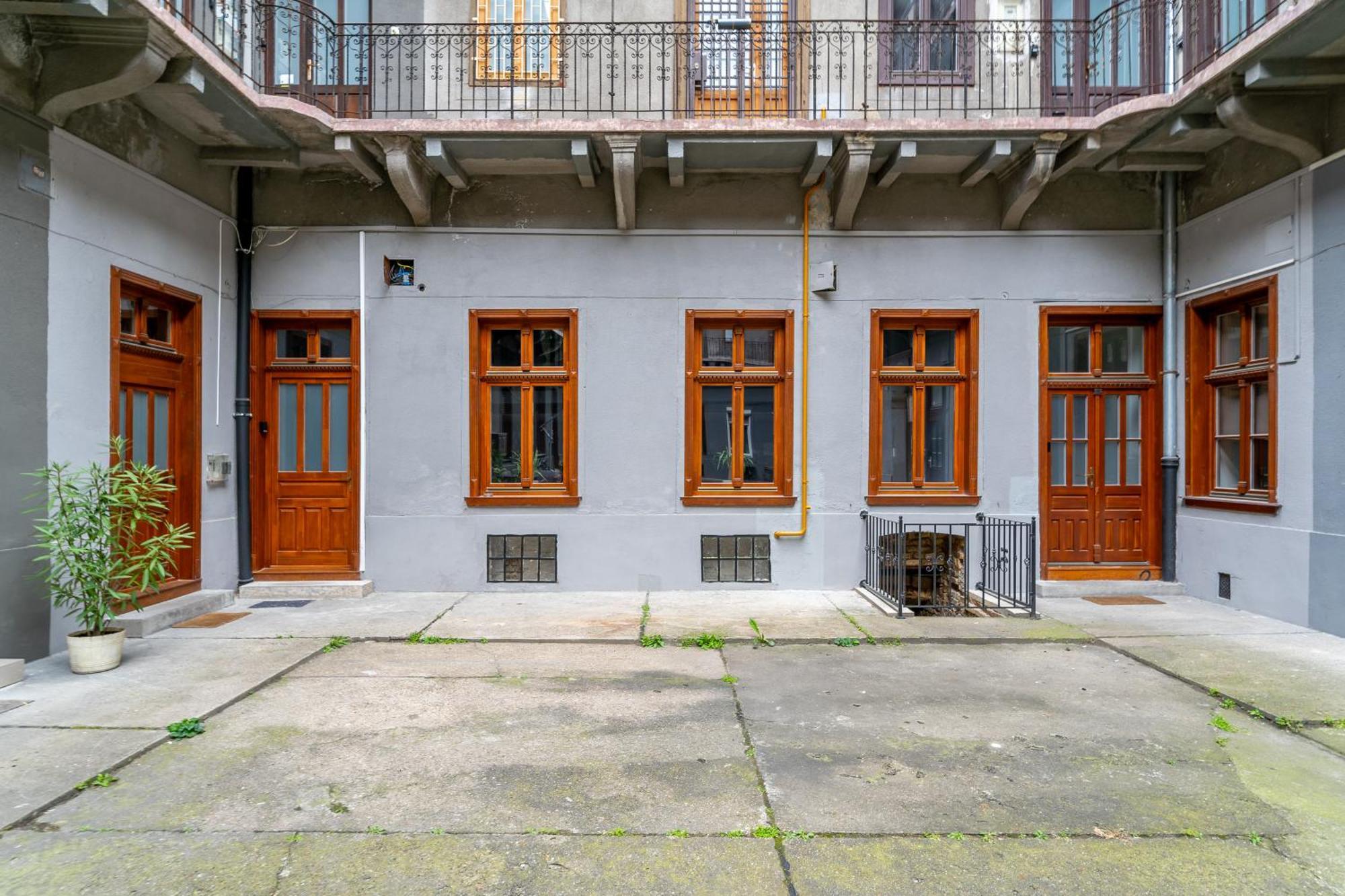 Azure Oasis In The Heart Of The City Budapest Ngoại thất bức ảnh