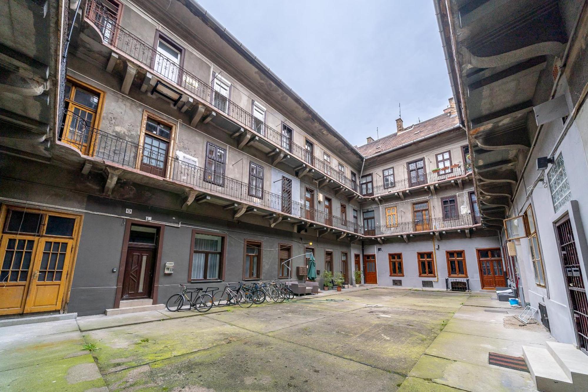Azure Oasis In The Heart Of The City Budapest Ngoại thất bức ảnh